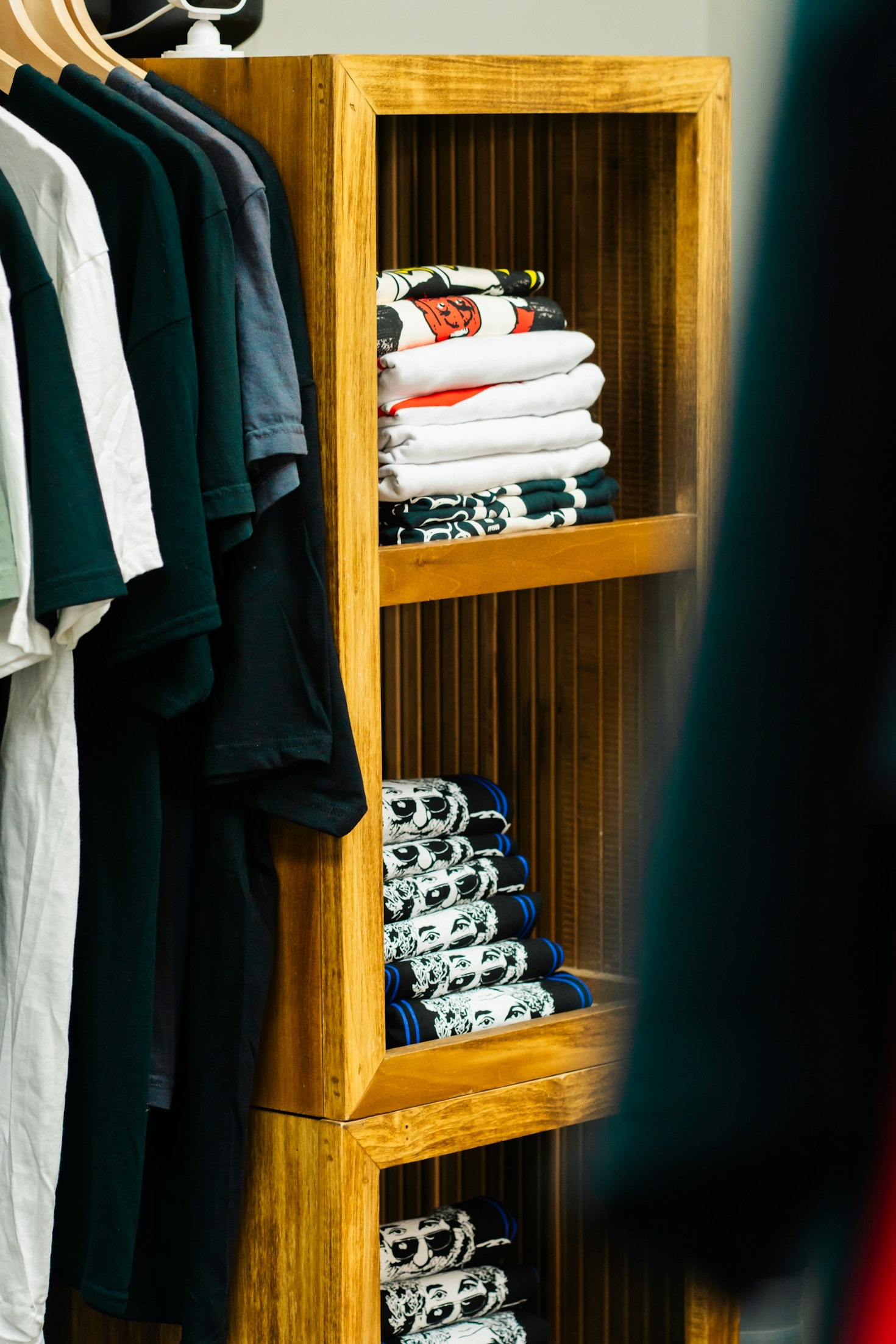 Top Benefits of Custom T-Shirt Branding for Tourism Businesses